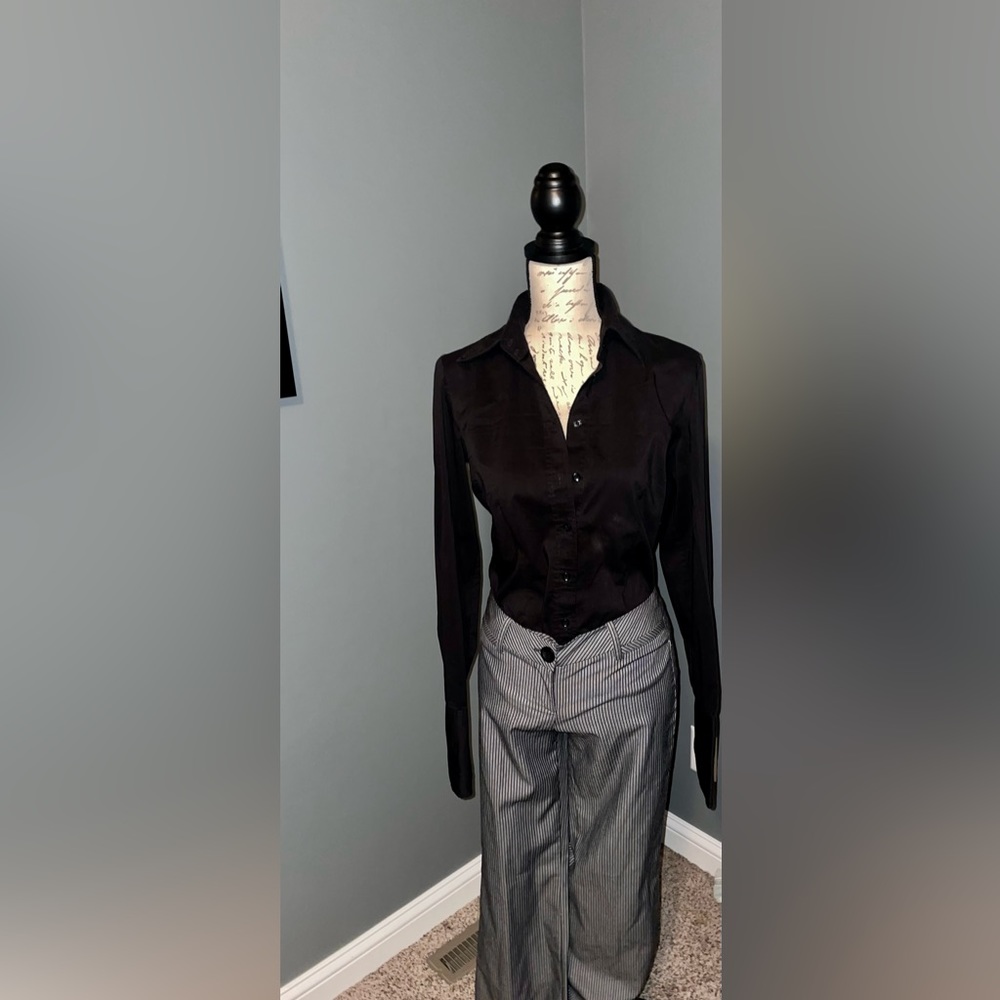 ⭐️Black and white pin striped pants front and back pockets. NWOT.